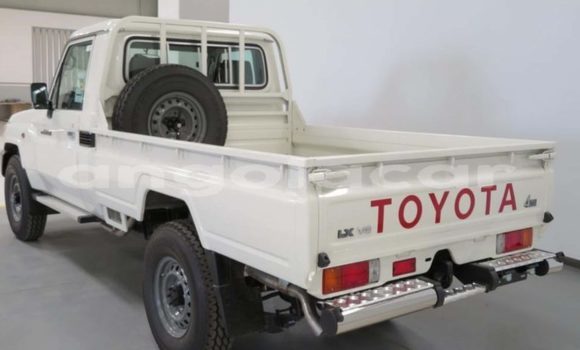 Acheter Occasion Voiture Toyota Land Cruiser Blanc à Luanda, Province de Luanda Acheter Occasion Voiture Toyota Land Cruiser Blanc à Luanda, Province de Luanda