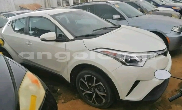 Buy Used Toyota C-HR White Car in Luanda in Luanda Province Buy Used Toyota C-HR White Car in Luanda in Luanda Province