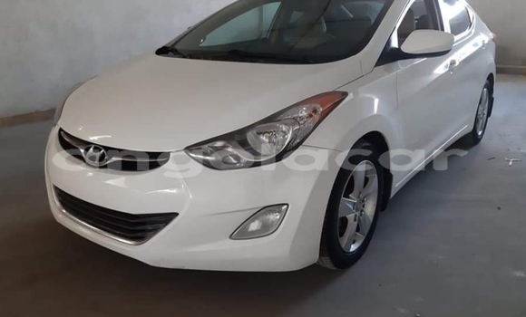 Acheter Occasion Voiture Hyundai Elantra Blanc à Luanda, Province de Luanda