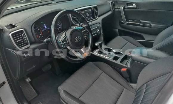 Buy Used Kia Sportage White Car in Luanda in Luanda Province Buy Used Kia Sportage White Car in Luanda in Luanda Province
