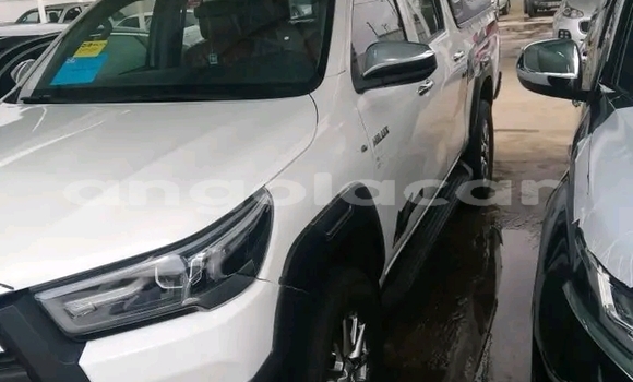 Buy Used Toyota Hilux White Car in Luanda in Luanda Province
