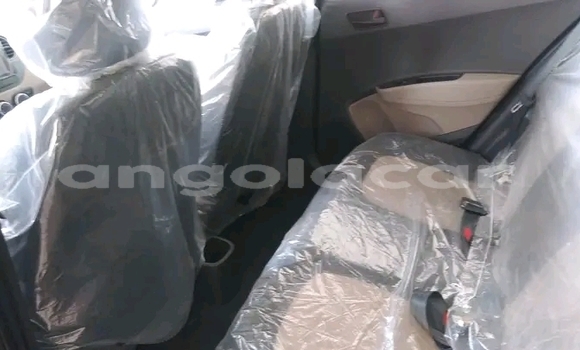 Buy Used Hyundai i10 Brown Car in Luanda in Luanda Province Buy Used Hyundai i10 Brown Car in Luanda in Luanda Province