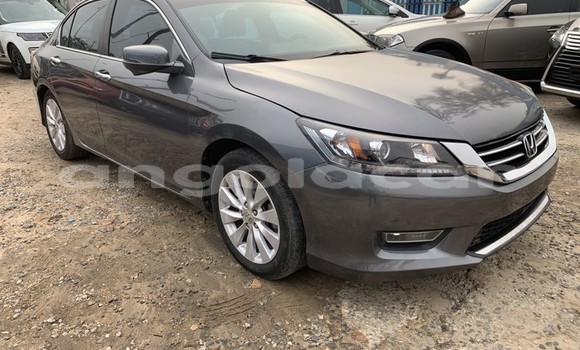 Comprar Usado Honda Accord Prata Carro em Luanda em Luanda Province