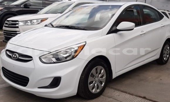 Acheter Occasion Voiture Hyundai Accent Blanc à Luanda, Province de Luanda Acheter Occasion Voiture Hyundai Accent Blanc à Luanda, Province de Luanda