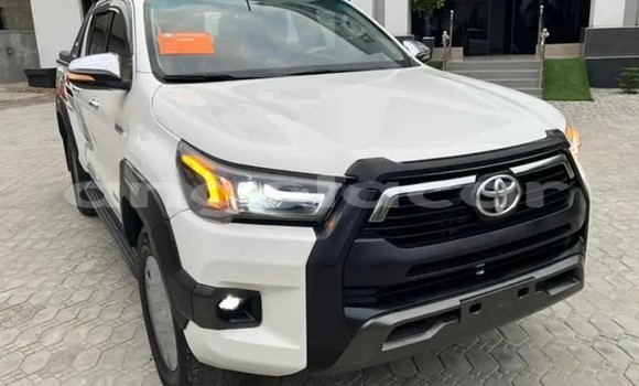 Buy Used Toyota Hilux White Car in Luanda in Luanda Province