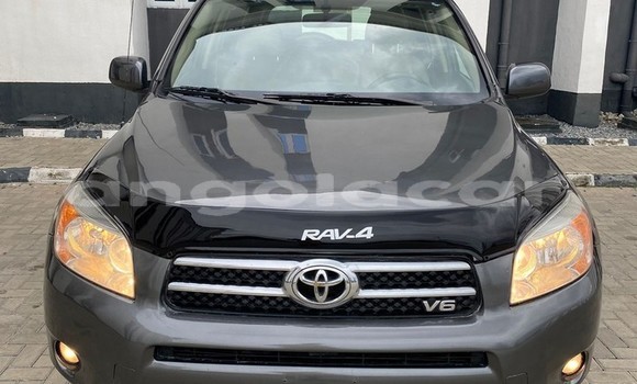 Comprar Usado Toyota RAV4 Prata Carro em Luanda em Luanda Province