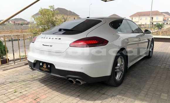 Acheter Occasion Voiture Porsche Panamera Blanc à Luanda, Province de Luanda Acheter Occasion Voiture Porsche Panamera Blanc à Luanda, Province de Luanda