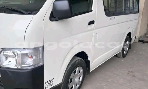 Buy Used Toyota Hiace White Car in Luanda in Luanda Province Buy Used Toyota Hiace White Car in Luanda in Luanda Province