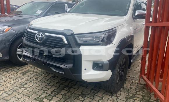 Buy Used Toyota Hilux White Car in Luanda in Luanda Province
