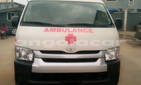 Comprar Usado Toyota Hiace Branco Carro em Luanda em Luanda Province