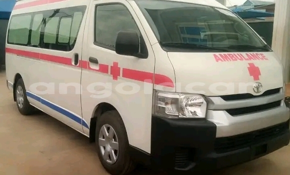 Buy Used Toyota Hiace White Car in Luanda in Luanda Province Buy Used Toyota Hiace White Car in Luanda in Luanda Province