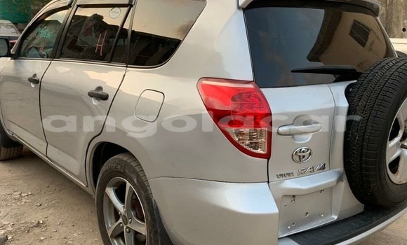 Comprar Usado Toyota RAV4 Prata Carro em Luanda em Luanda Province