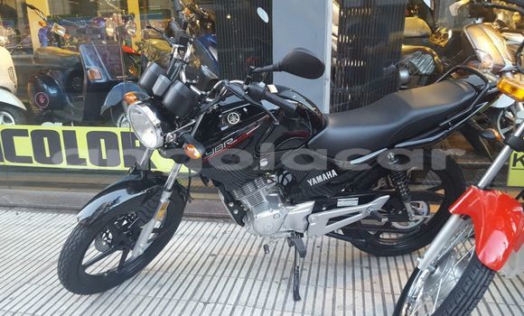 Comprar Usado Yamaha FZR Preto Moto em Luanda em Luanda Province