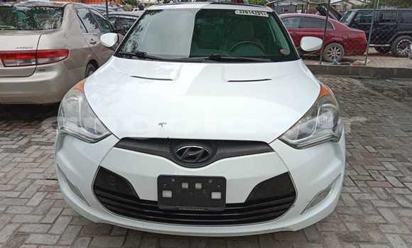 Acheter Occasion Voiture Hyundai Veloster Blanc à Luanda, Province de Luanda