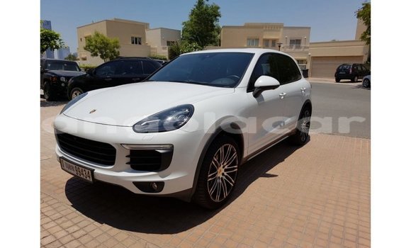 Acheter Import Voiture Porsche Cayenne Blanc à Import - Dubai, Province de Bengo