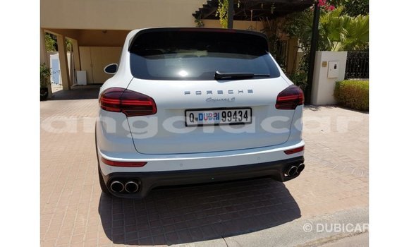 Acheter Import Voiture Porsche Cayenne Blanc à Import - Dubai, Province de Bengo Acheter Import Voiture Porsche Cayenne Blanc à Import - Dubai, Province de Bengo