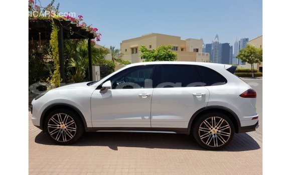 Acheter Import Voiture Porsche Cayenne Blanc à Import - Dubai, Province de Bengo Acheter Import Voiture Porsche Cayenne Blanc à Import - Dubai, Province de Bengo
