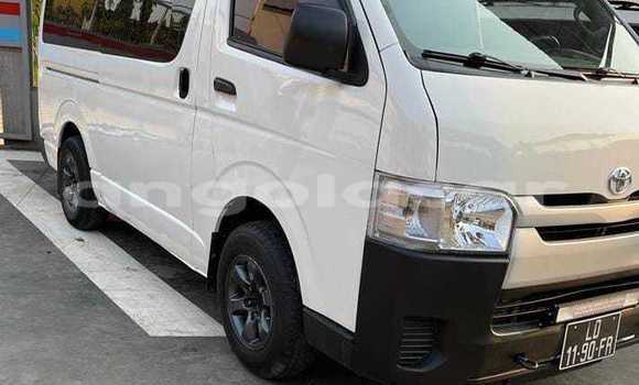Buy Used Toyota Hiace White Car in Luanda in Luanda Province Buy Used Toyota Hiace White Car in Luanda in Luanda Province
