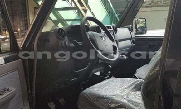 Buy Used Toyota Land Cruiser Black Car in Luanda in Luanda Province Buy Used Toyota Land Cruiser Black Car in Luanda in Luanda Province