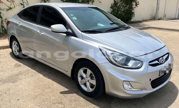 Acheter Occasion Voiture Hyundai Accent Gris à Luanda, Province de Luanda Acheter Occasion Voiture Hyundai Accent Gris à Luanda, Province de Luanda
