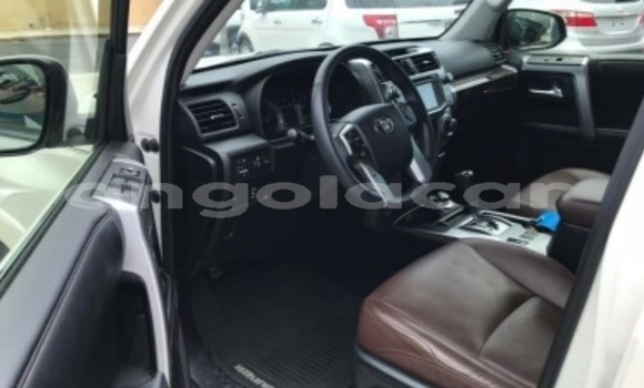 Buy Used Toyota 4Runner White Car in Luanda in Luanda Province Buy Used Toyota 4Runner White Car in Luanda in Luanda Province
