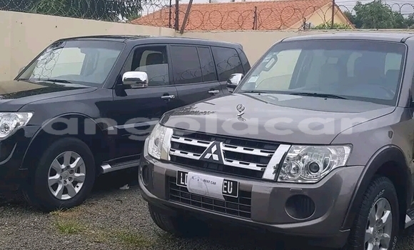 Comprar Usado Mitsubishi Pajero Azul Carro em Luanda em Luanda Province Comprar Usado Mitsubishi Pajero Azul Carro em Luanda em Luanda Province