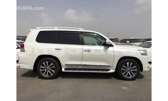 Comprar Importar Toyota Land Cruiser Branco Carro em Import - Dubai em Bengo Province Comprar Importar Toyota Land Cruiser Branco Carro em Import - Dubai em Bengo Province