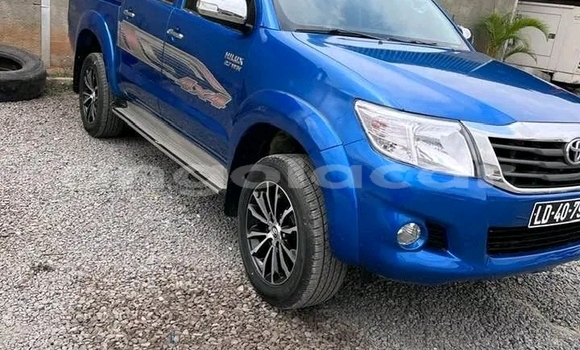 Buy Used Toyota Hilux Blue Car in Luanda in Luanda Province