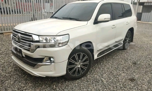 Buy Used Toyota Land Cruiser White Car in Luanda in Luanda Province Buy Used Toyota Land Cruiser White Car in Luanda in Luanda Province