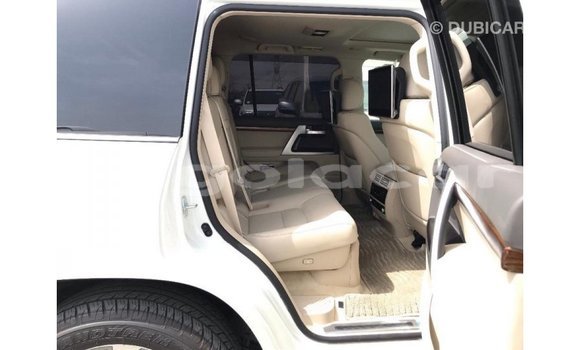 Comprar Importar Toyota Land Cruiser Branco Carro em Import - Dubai em Bengo Province Comprar Importar Toyota Land Cruiser Branco Carro em Import - Dubai em Bengo Province