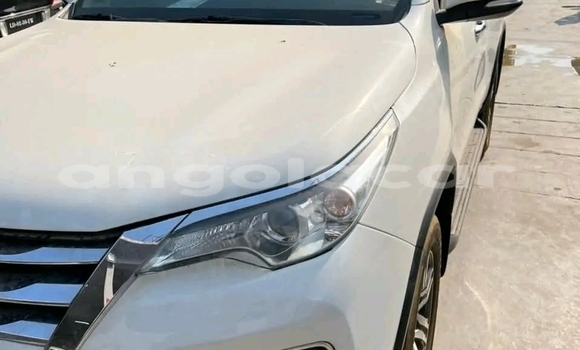Buy Used Toyota Fortuner White Car in Luanda in Luanda Province Buy Used Toyota Fortuner White Car in Luanda in Luanda Province