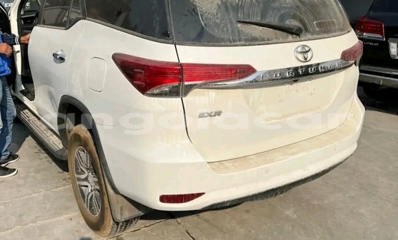 Buy Used Toyota Fortuner White Car in Luanda in Luanda Province Buy Used Toyota Fortuner White Car in Luanda in Luanda Province