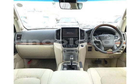 Comprar Importar Toyota Land Cruiser Branco Carro em Import - Dubai em Bengo Province Comprar Importar Toyota Land Cruiser Branco Carro em Import - Dubai em Bengo Province