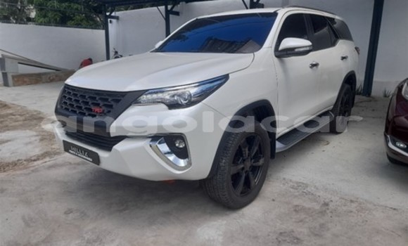 Buy Used Toyota Fortuner White Car in Luanda in Luanda Province Buy Used Toyota Fortuner White Car in Luanda in Luanda Province