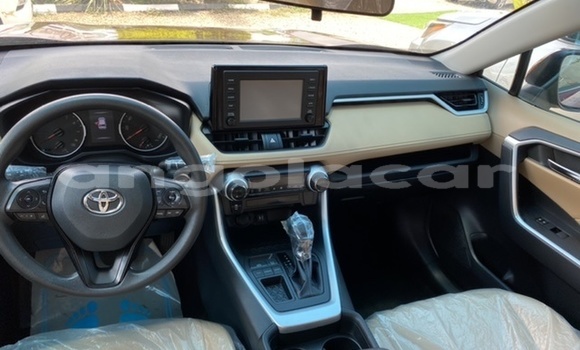 Comprar Usado Toyota RAV4 Vermelho Carro em Luanda em Luanda Province Comprar Usado Toyota RAV4 Vermelho Carro em Luanda em Luanda Province