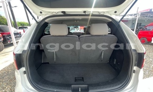 Buy Used Hyundai Santa Fe White Car in Luanda in Luanda Province Buy Used Hyundai Santa Fe White Car in Luanda in Luanda Province