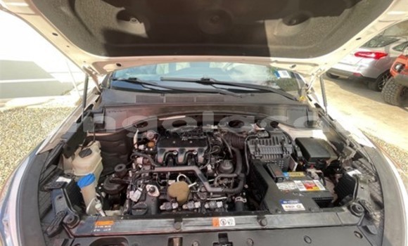 Buy Used Hyundai Santa Fe White Car in Luanda in Luanda Province Buy Used Hyundai Santa Fe White Car in Luanda in Luanda Province