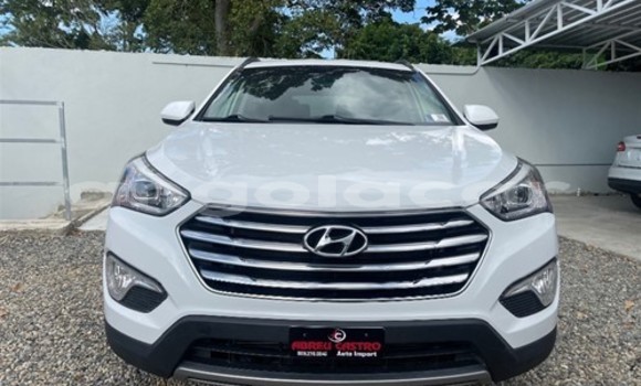 Buy Used Hyundai Santa Fe White Car in Luanda in Luanda Province Buy Used Hyundai Santa Fe White Car in Luanda in Luanda Province