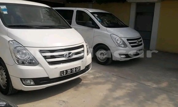 Acheter Occasion Voiture Hyundai H1 Blanc à Luanda, Province de Luanda Acheter Occasion Voiture Hyundai H1 Blanc à Luanda, Province de Luanda
