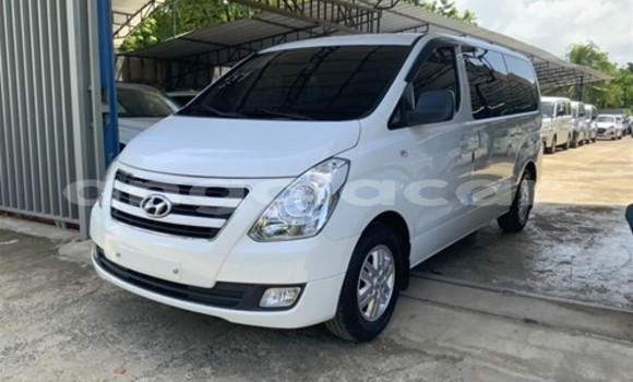 Acheter Occasion Voiture Hyundai H1 Blanc à Luanda, Province de Luanda Acheter Occasion Voiture Hyundai H1 Blanc à Luanda, Province de Luanda