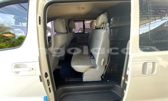 Acheter Occasion Voiture Hyundai H1 Blanc à Luanda, Province de Luanda Acheter Occasion Voiture Hyundai H1 Blanc à Luanda, Province de Luanda