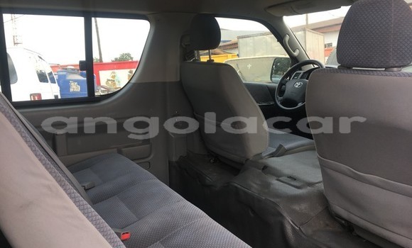 Buy Used Toyota Hiace White Car in Luanda in Luanda Province Buy Used Toyota Hiace White Car in Luanda in Luanda Province