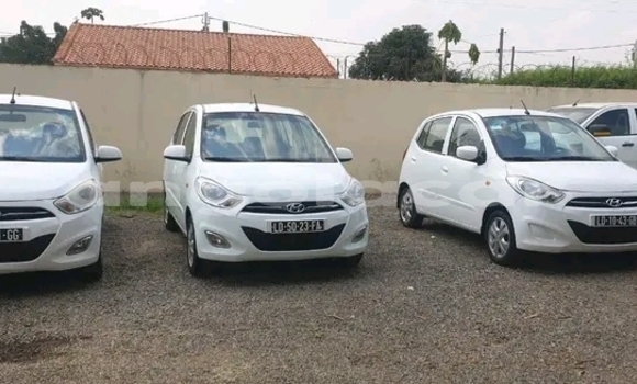 Buy Used Hyundai i10 White Car in Luanda in Luanda Province