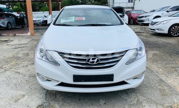 Buy Used Hyundai Sonata White Car in Luanda in Luanda Province