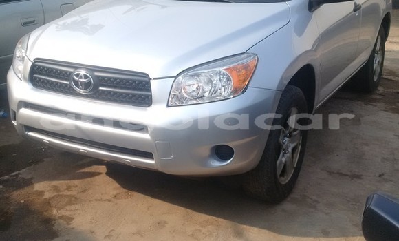 Comprar Usado Toyota RAV4 Prata Carro em Luanda em Luanda Province