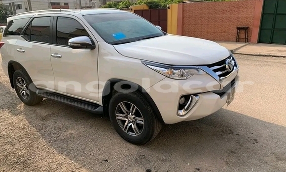 Comprar Usado Toyota Fortuner Branco Carro em Luanda em Luanda Province
