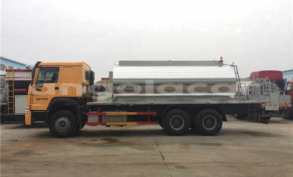 Medium with watermark hino 714 luanda province luanda 29639