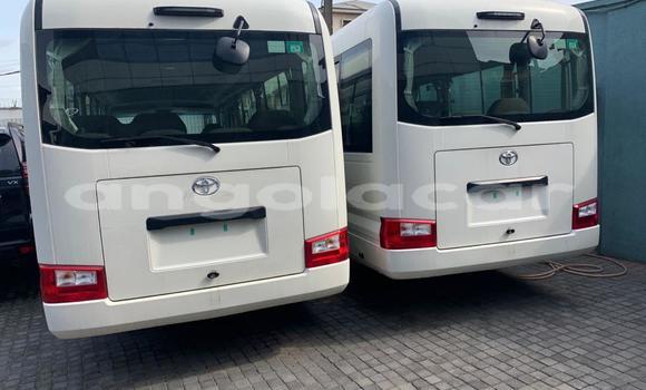 Acheter Occasion Voiture Toyota Coaster Blanc à Luanda, Province de Luanda Acheter Occasion Voiture Toyota Coaster Blanc à Luanda, Province de Luanda