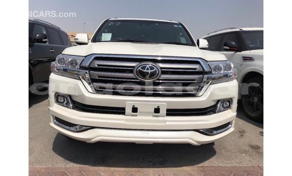 Comprar Importar Toyota Land Cruiser Branco Carro em Import - Dubai em Bengo Province Comprar Importar Toyota Land Cruiser Branco Carro em Import - Dubai em Bengo Province
