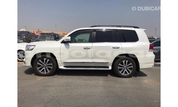 Comprar Importar Toyota Land Cruiser Branco Carro em Import - Dubai em Bengo Province Comprar Importar Toyota Land Cruiser Branco Carro em Import - Dubai em Bengo Province